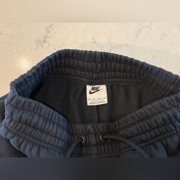 Nike Phoenix Fleece, Women's Mid-Rise Sweatpants
Size XS (0–2) - Picture 4 of 6